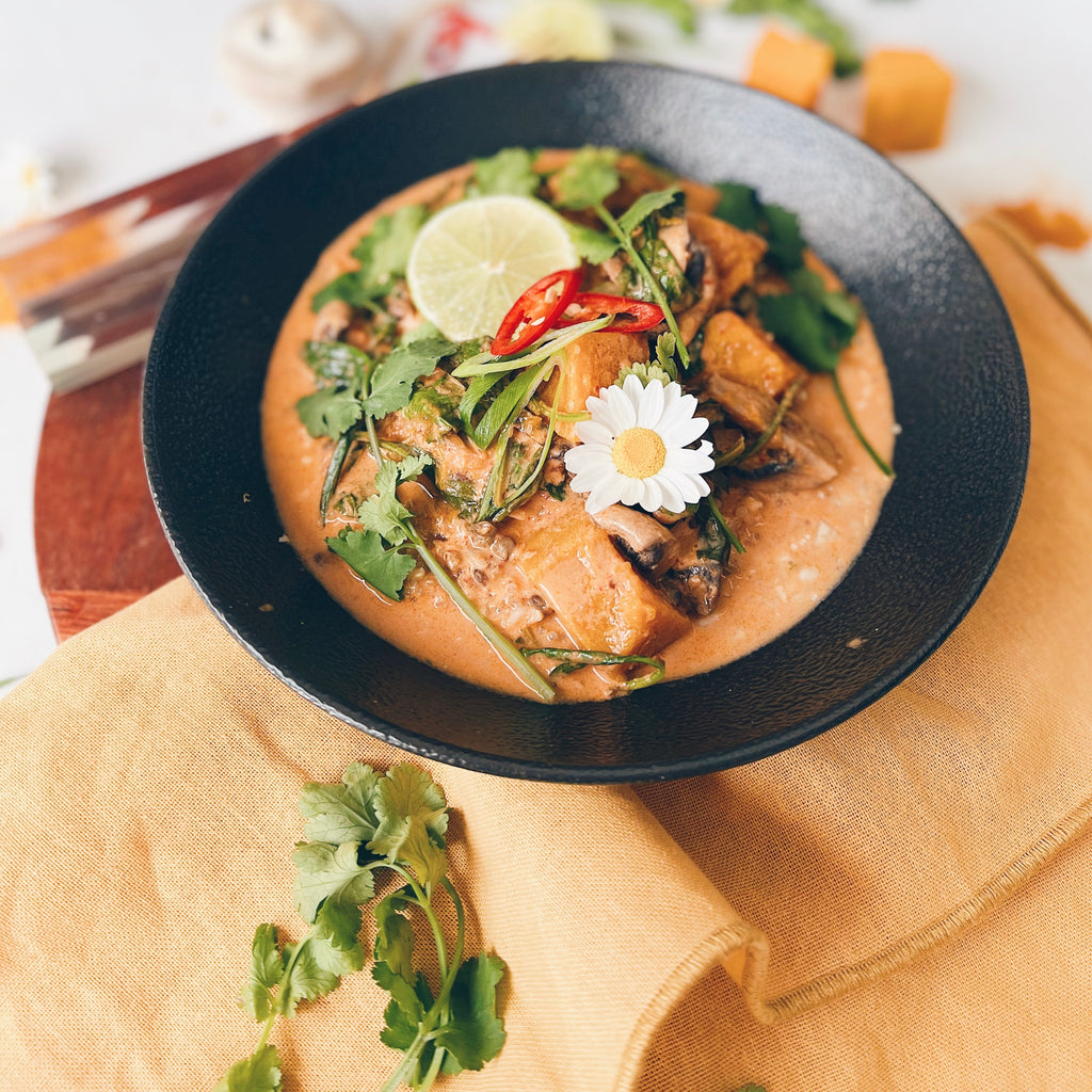 Thai Pumpkin & Spinach Curry With Cauliflower Rice